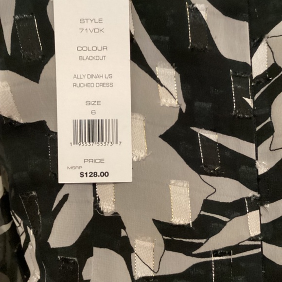 Long Sleeve 5 button sleeve - Picture 8 of 9